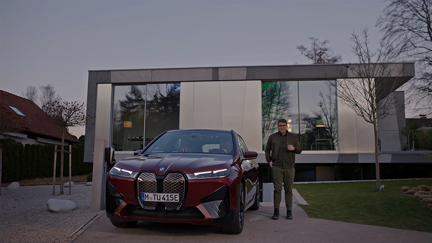 BMW iX (i20) elektrinis SUV, vaizdo įrašas apie nepamirštamas įlipimo akimirkas BMW iX (i20) 2021 elektrinis SUV, vaizdo įrašas apie nepamirštamas įlipimo akimirkas