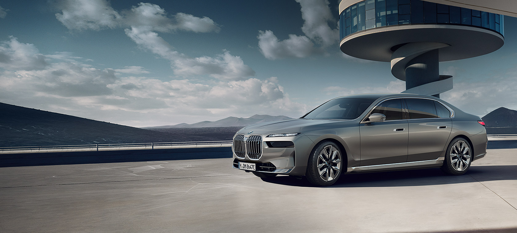 BMW i7 G70 2022 serijos sedanas BMW Individual pilkos metalizuotos Oxid grey spalvos vaizdas iš šono