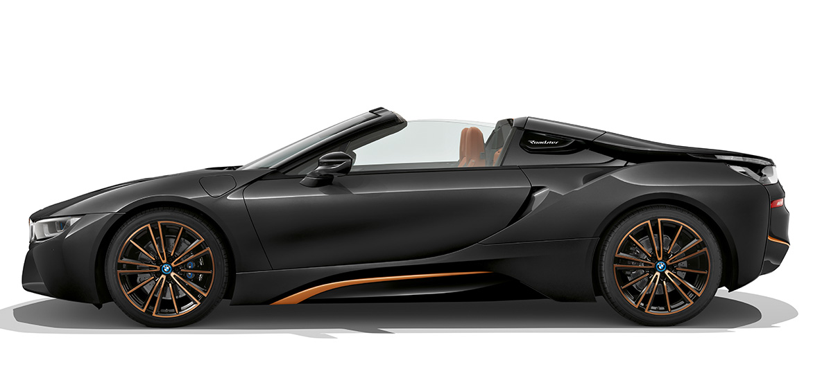 BMW i8 roadster Ultimate Sophisto Edition, trijų ketvirčių vaizdas iš priekio BMW i8 roadster Ultimate Sophisto Edition, Sophisto Grey pilkos spalvos, trijų ketvirčių vaizdas iš priekio