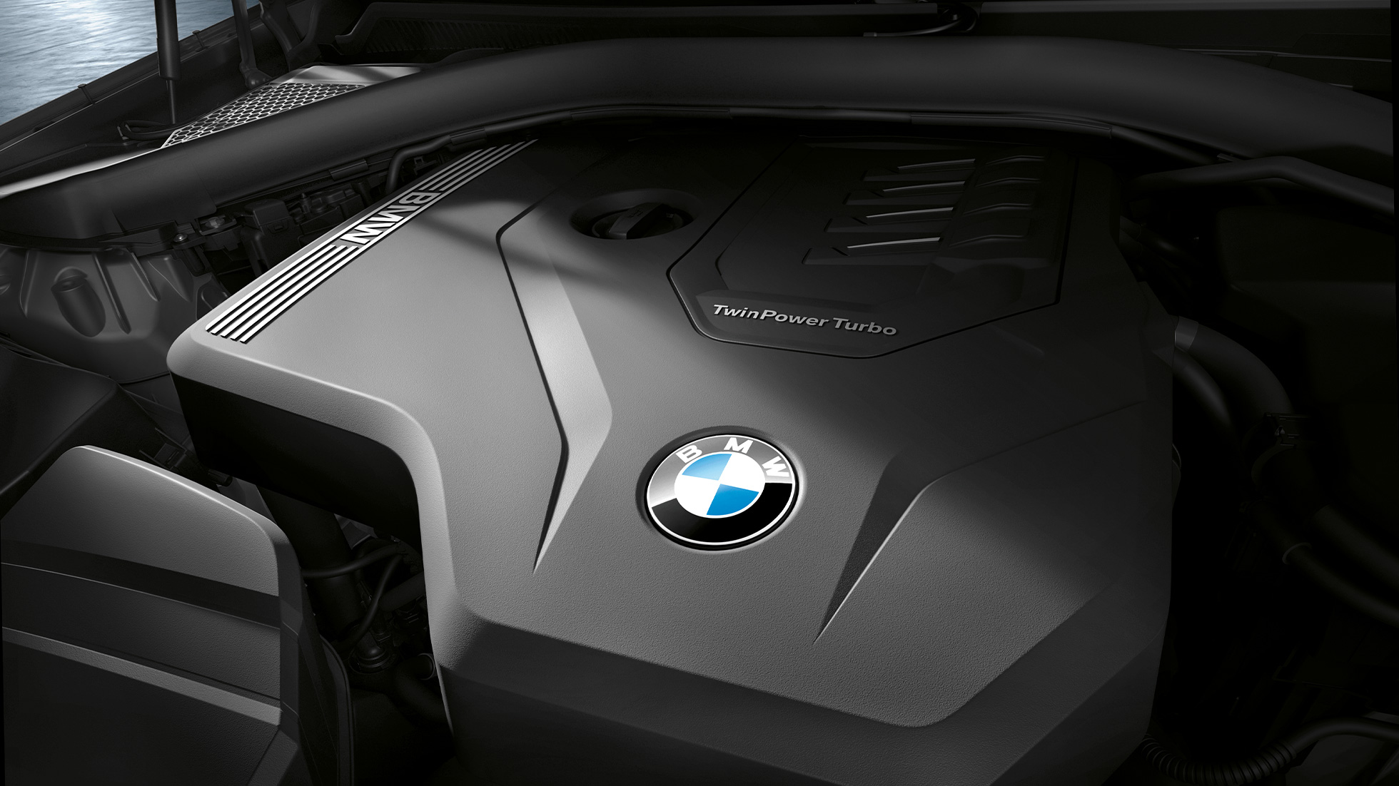 Variklis BMW M340i xDrive sedane BMW M340i xDrive sedano variklis, G20 Sapphire Black juodo metaliko spalvos, vaizdas iš arti