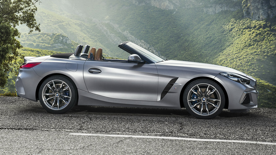 BMW Z4 M40i Roadster G29 vaizdas iš šono BMW Z4 M40i Roadster G29 vaizdas iš šono