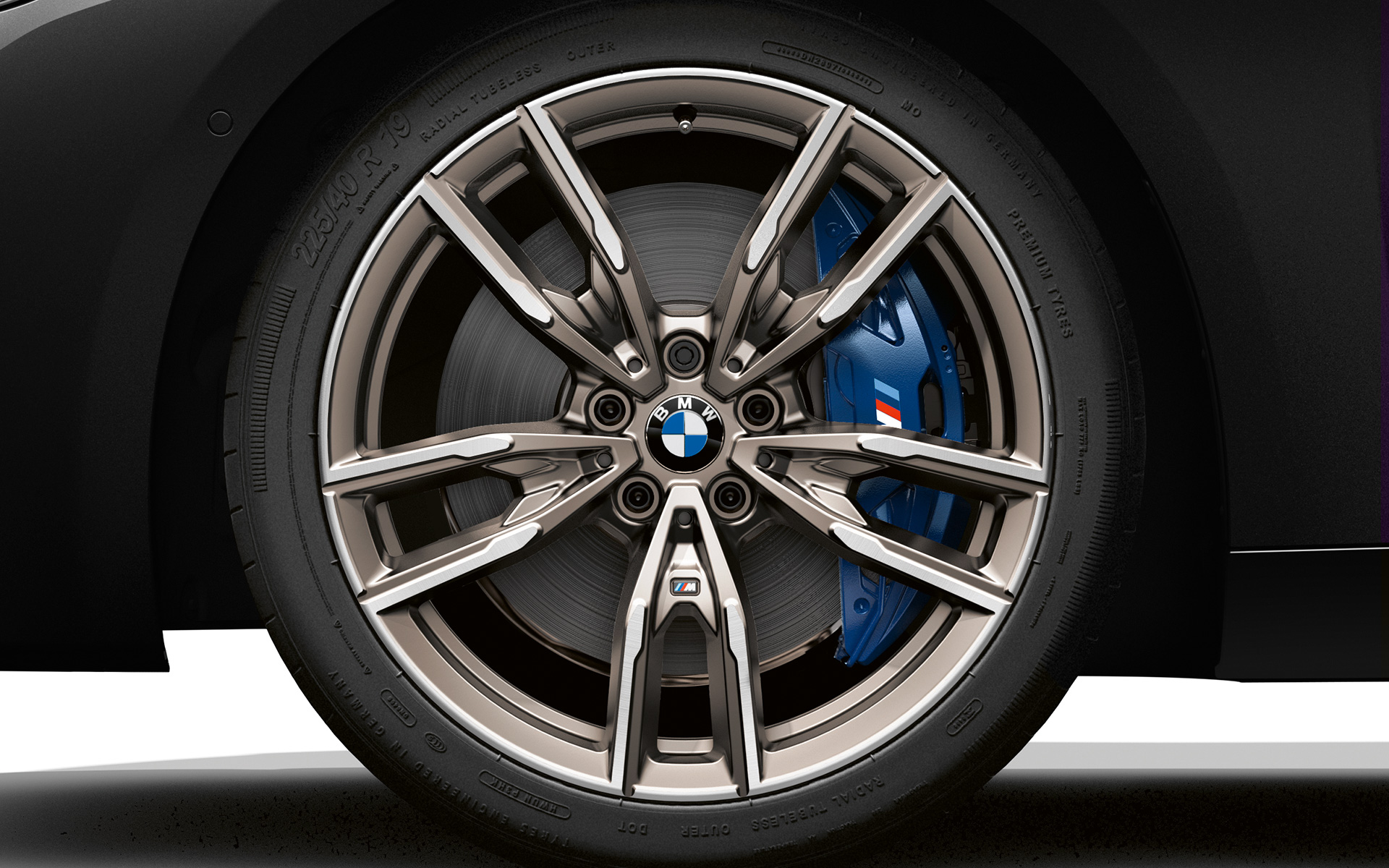 BMW M240i G42 M Sport stabdžių sistema, tamsiai mėlynos metalizuotos spalvos M sportinių stabdžių sistema, tamsiai mėlynos metalizuotos spalvos BMW M240i G42