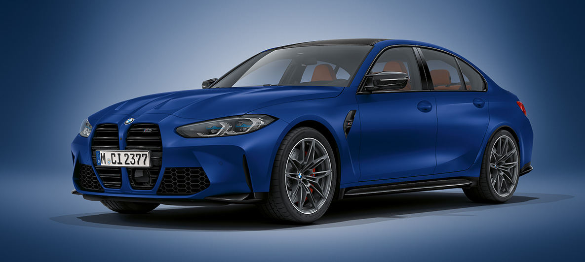 BMW M3 sedanas G80 2020 BMW Individual pilko „Frozen Dark Grey“ metaliko spalvos BMW M3 sedanas G80 2020 BMW Individual pilko „Brooklyn Grey“ metaliko spalvos, stovinčio automobilio trijų ketvirčių vaizdas iš priekio