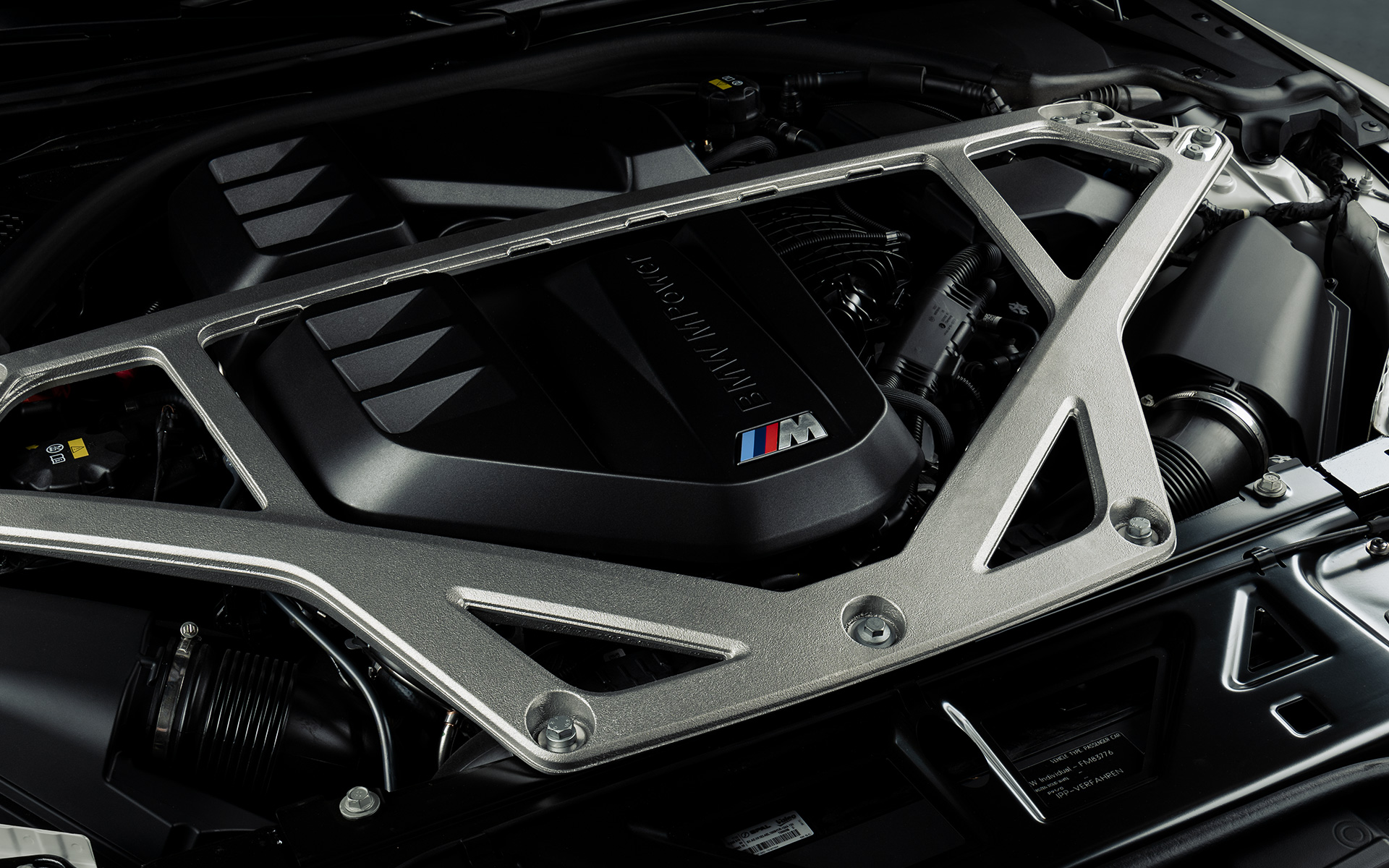 M priekinė statramsčių atrama BMW M3 CS G80 BMW M3 CS G80 priekinė M serijos statramsčių atrama