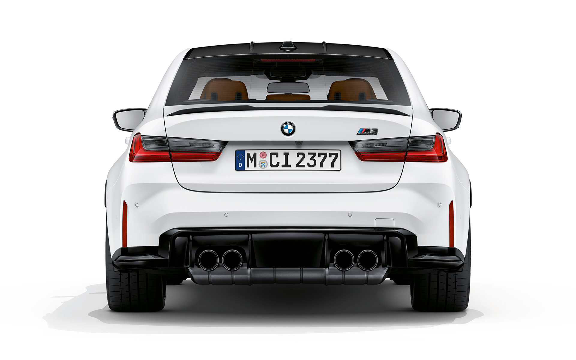 BMW M3 Competition G80 2020 baltos Frozen Brilliant White metalizuotos spalvos vaizdas iš galo