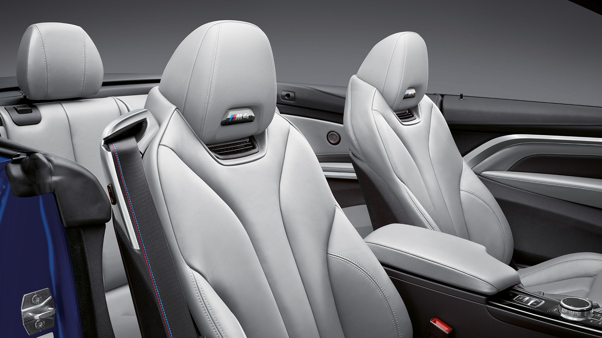 BMW M4 kabrioletas, interjeras BMW M4 kabrioletas, dizainas, apmušalai, interjeras