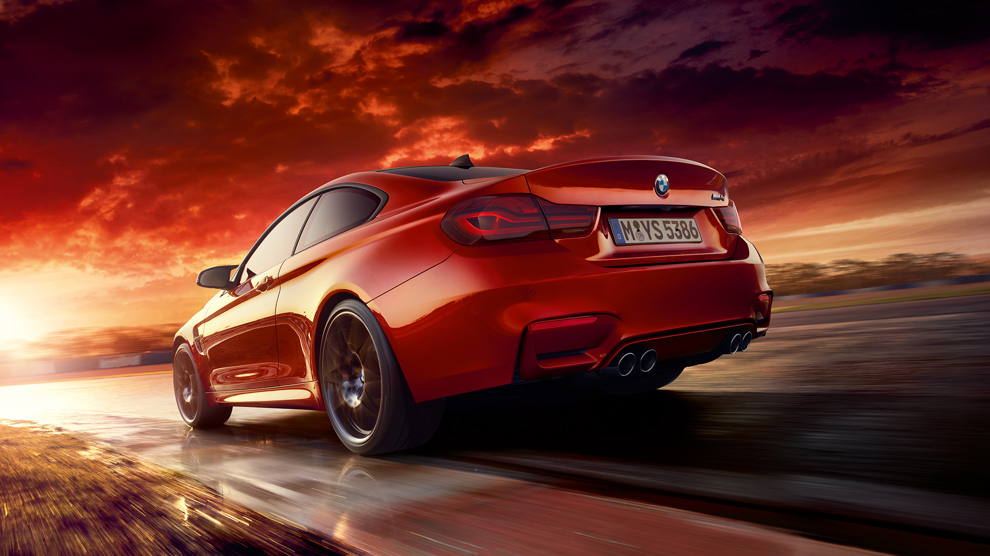 BMW M4 kupė, vaizdas iš galo BMW M4 kupė, dizainas, vaizdas iš galo