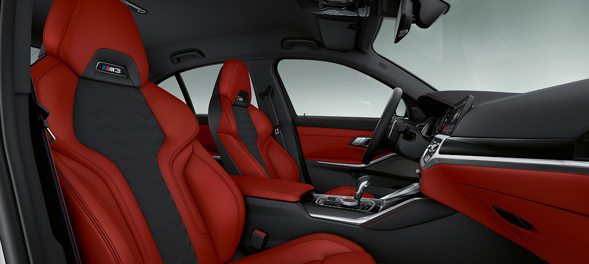 BMW Individual „Merino“ odos interjero apdaila raudonos „Fiona Red“/juodos spalvos, BMW M4 kupė G82 2020, interjeras BMW Individual „Merino“ odos interjero apdaila raudonos „Fiona Red“/juodos spalvos, BMW M4 kupė G82 2020, interjeras