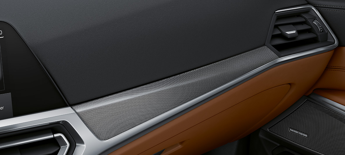 BMW Individual itin blizgi aliuminio audinio interjero apdaila, BMW M4 kupė G82 2020, interjeras BMW Individual itin blizgi aliuminio audinio interjero apdaila su chromo „Pearl Chrome“ apdailos akcentu, BMW M4 kupė G82 2020, interjeras