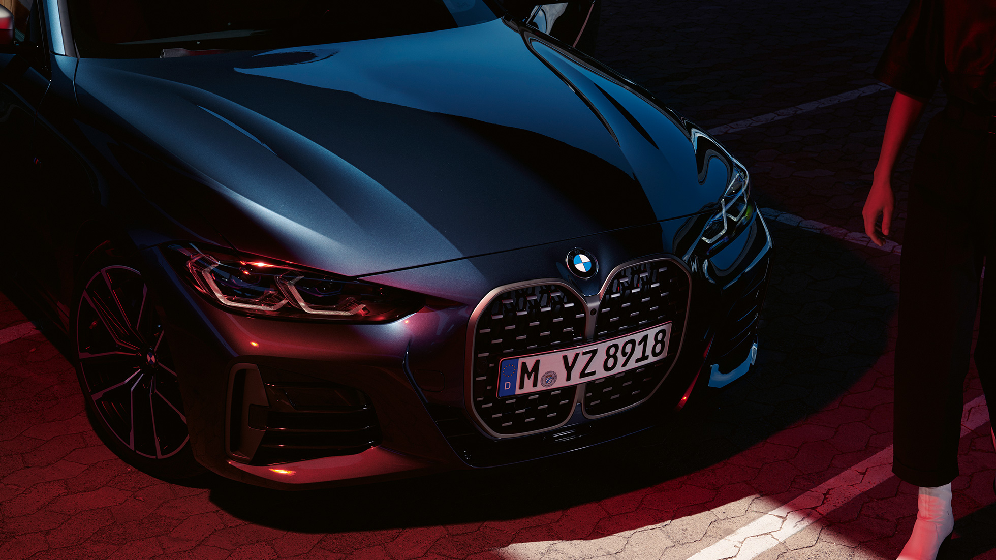 BMW dvigubos priekinės grotelės, BMW M440i xDrive kupė G22 2020 BMW M440i xDrive kupė Arctic Race mėlyno metaliko spalvos G22 2020, trijų ketvirčių vaizdas iš priekio, BMW dvigubos priekinės grotelės