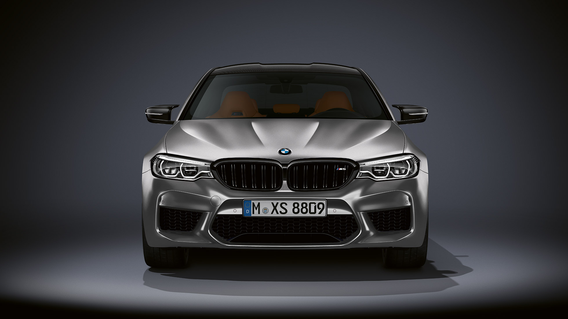 M dizainas BMW M5 Competition vaizdas iš priekio