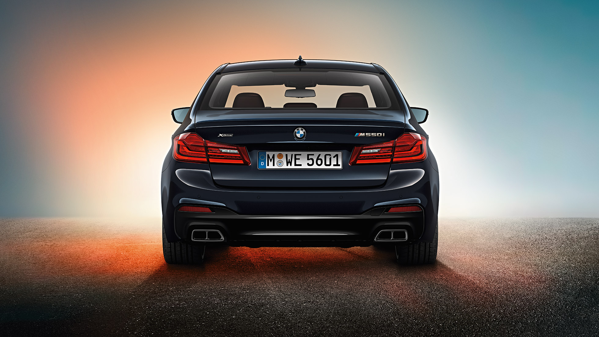 Galinės dalies dizainas BMW M550i ir BMW M550d dizainas, vaizdas iš galo