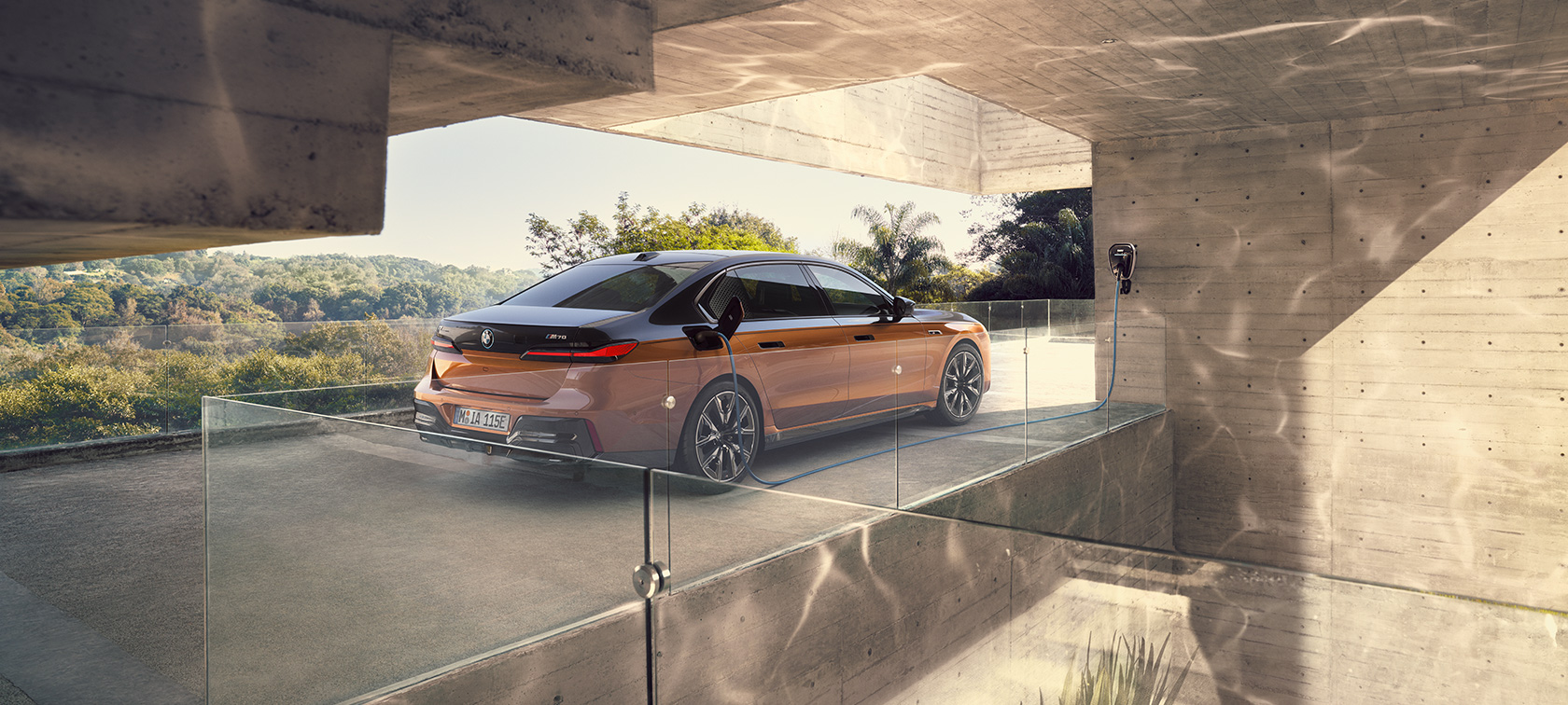 Vaizdo įrašas apie eksterjerą BMW i7 M70 xDrive sedanas G70 BMW i7 M70 xDrive sedanas G70 vaizdo įrašas apie eksterjerą