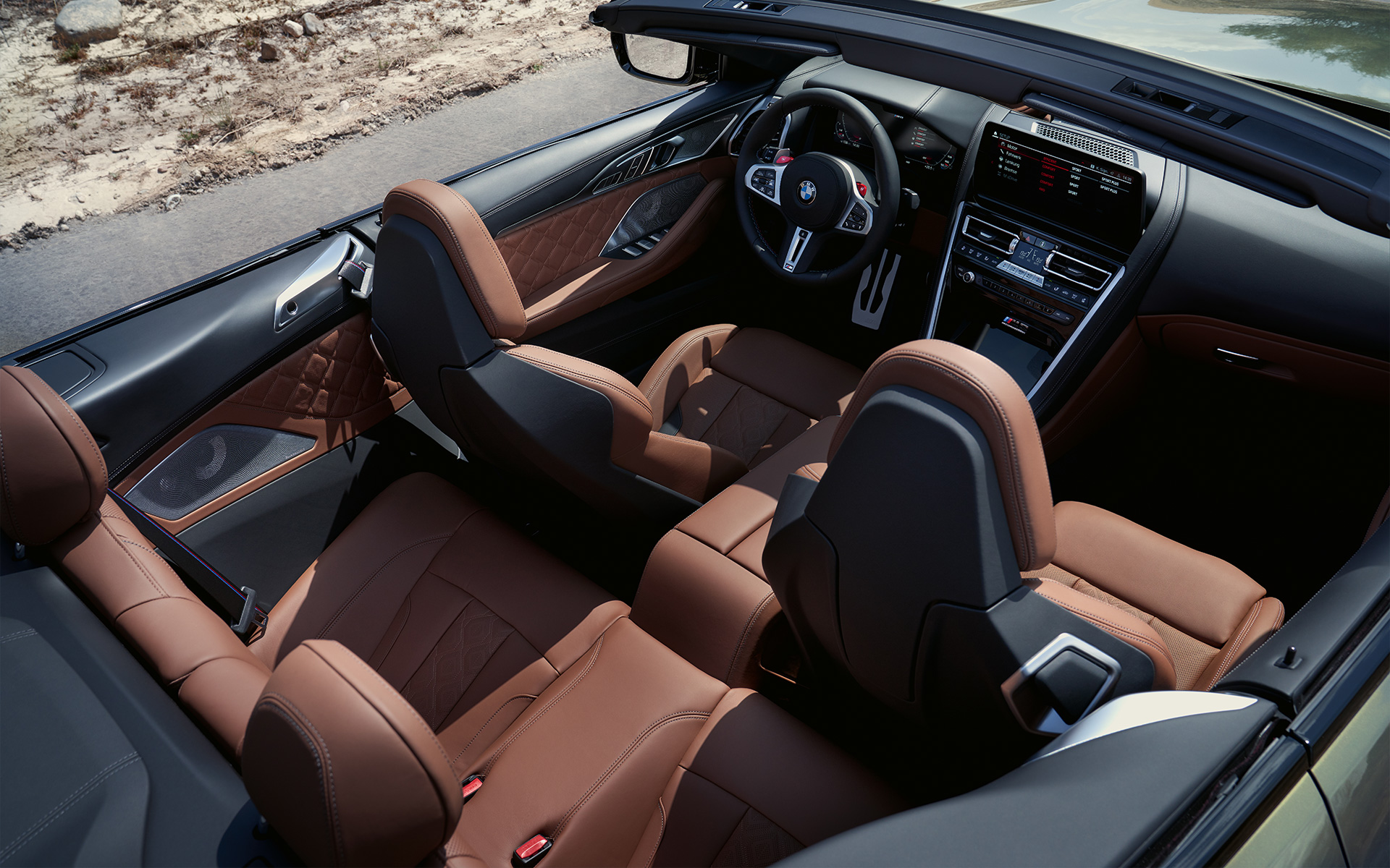 M sportinės sėdynės BMW M8 Competition kabrioletas F91 LCI 2022 BMW M8 Competition kabrioletas F91 LCI Facelift 2022 interjeras M sportinės sėdynės