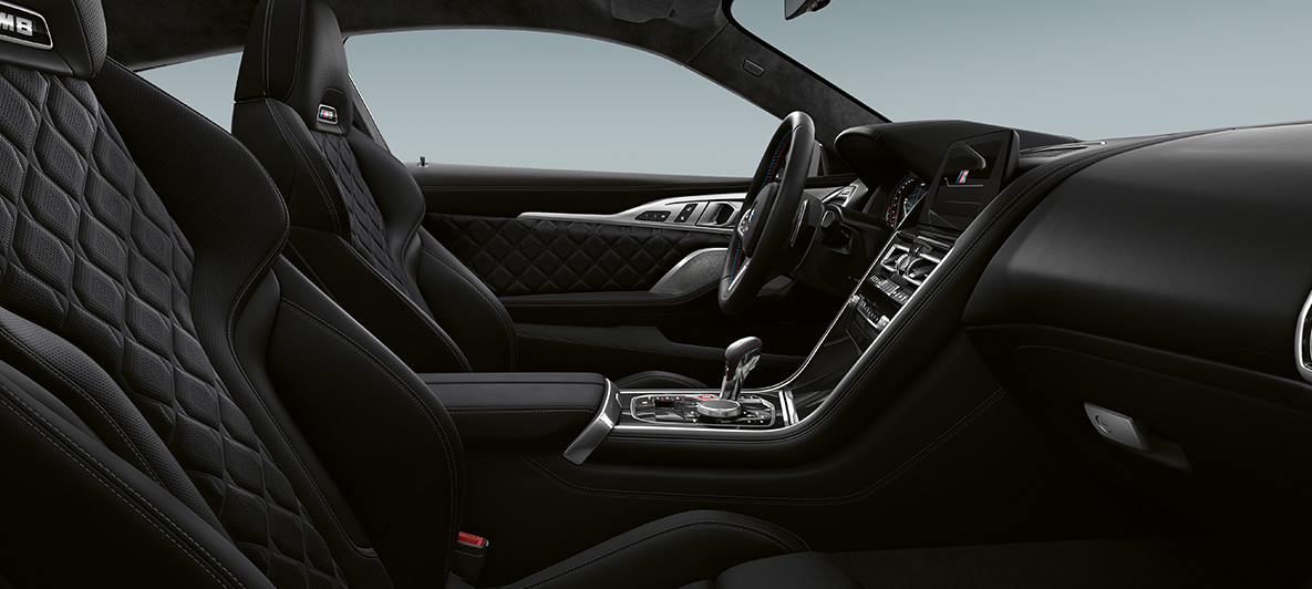 Merino | Silverstone oda ir BMW Individual interjero apdaila juodos Piano Finish Black spalvos BMW M8 Competition kupė, interjeras su Merino | Juoda oda ir BMW Individual interjero apdaila Piano Finish Black juodos spalvos