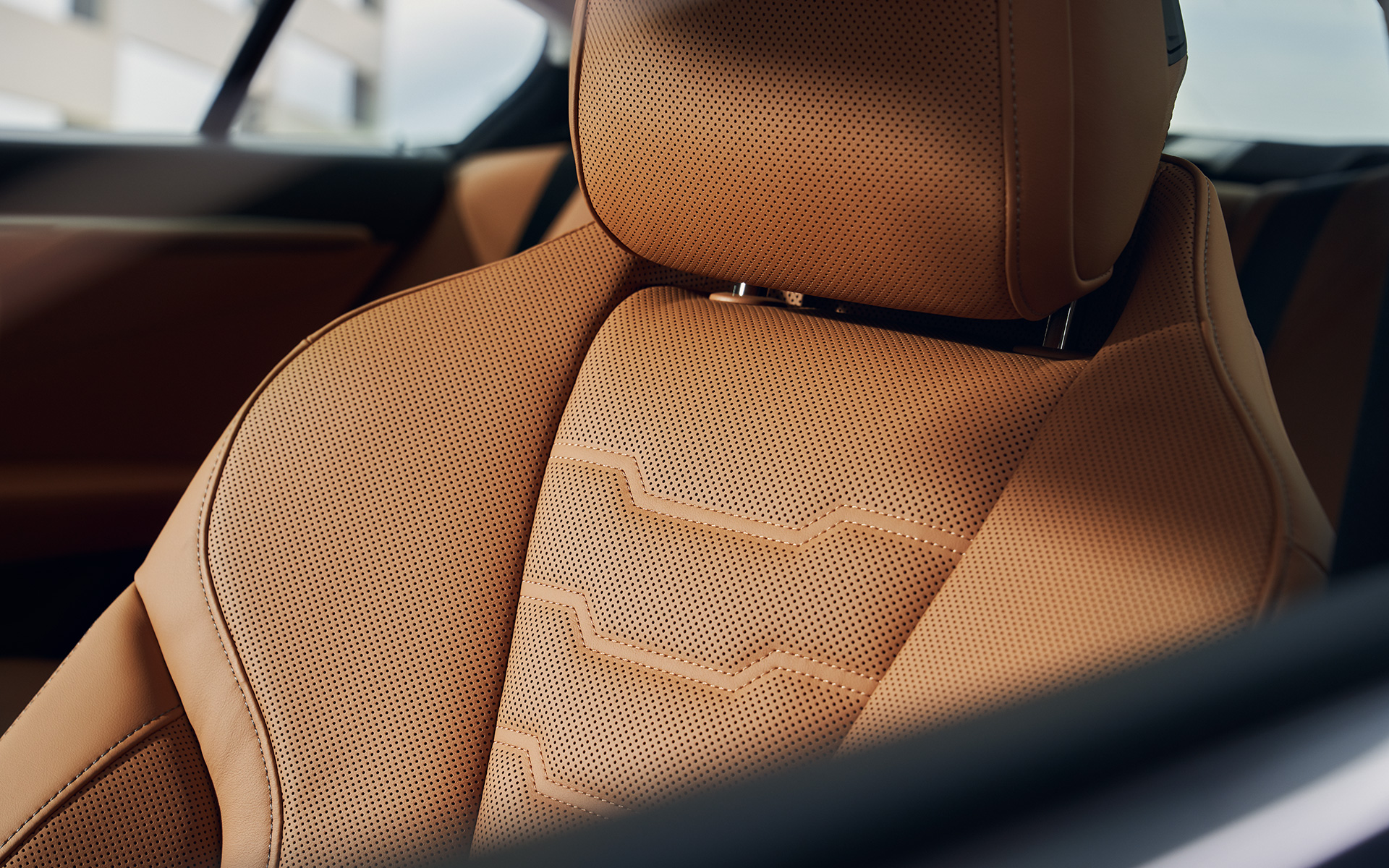 BMW Individual pilna Cognac konjako spalvos Merino odos apdaila BMW M850i xDrive Gran kupė G16 LCI Facelift 2022 BMW M850i xDrive Gran kupė G16 LCI Facelift 2022 BMW Individual pilna Merino odos apdaila Cognac konjako spalvos vaizdas iš arti