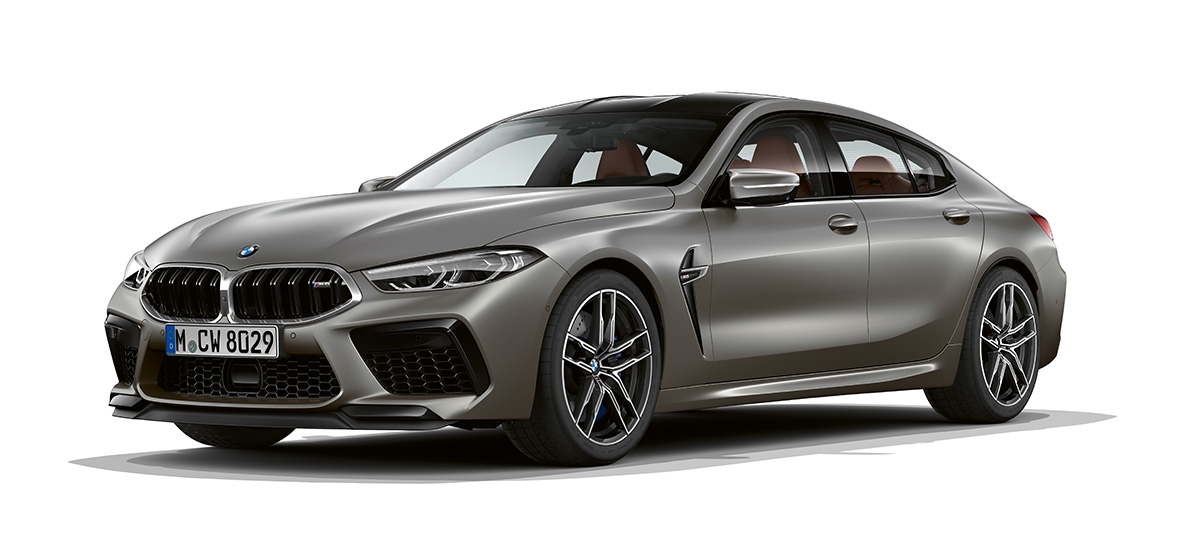 BMW M8 Gran kupė trijų ketvirčių vaizdas iš šono BMW M8 Gran kupė F93 2020 Frozen Dark Silver spalvos trijų ketvirčių vaizdas iš šono