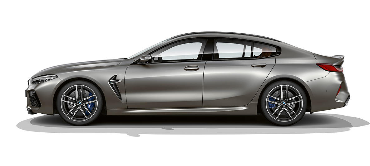 BMW M8 Gran kupė vaizdas iš šono BMW M8 Gran kupė F93 2020 BMW Individual Frozen Dark Silver vaizdas iš šono