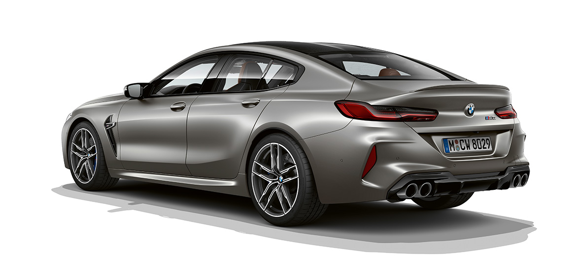 BMW M8 Gran kupė trijų ketvirčių vaizdas iš galo BMW M8 Gran kupė F93 2020 BMW Individual Frozen Dark Silver trijų ketvirčių vaizdas iš galo
