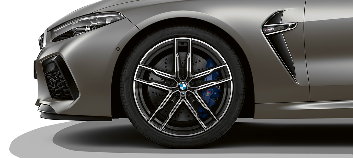 M lengvojo lydinio ratlankiai BMW M8 Gran kupė M lengvojo lydinio ratlankiai BMW M8 Gran kupė F93 2020 BMW Individual Frozen Dark Silver vaizdas iš šono