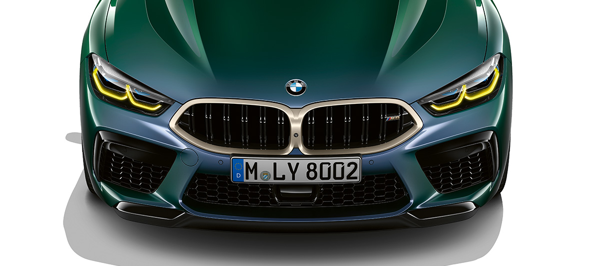 BMW M8 Gran kupė pirmoji laida vaizdas iš priekio BMW M8 Gran kupė pirmoji laida F93 2020 BMW Individual Aurora Diamond Green žalio metaliko spalvos, vaizdas iš priekio