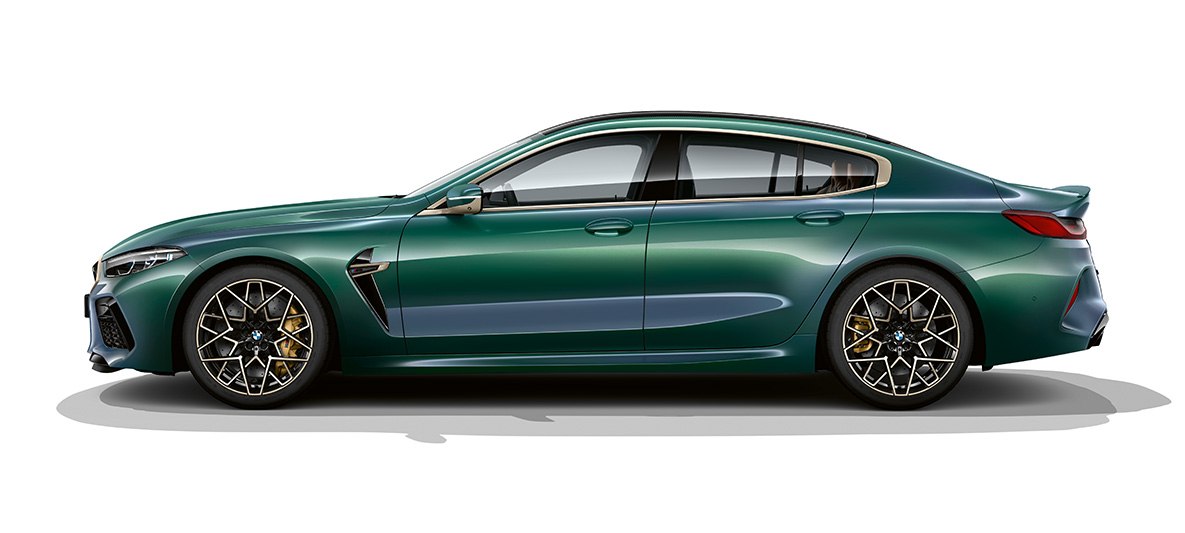 BMW M8 Gran Coupé pirmoji laida vaizdas iš šono BMW M8 Gran kupė pirmoji laida F93 2020 BMW Individual Aurora Diamond Green žalio metaliko spalvos, vaizdas iš šono
