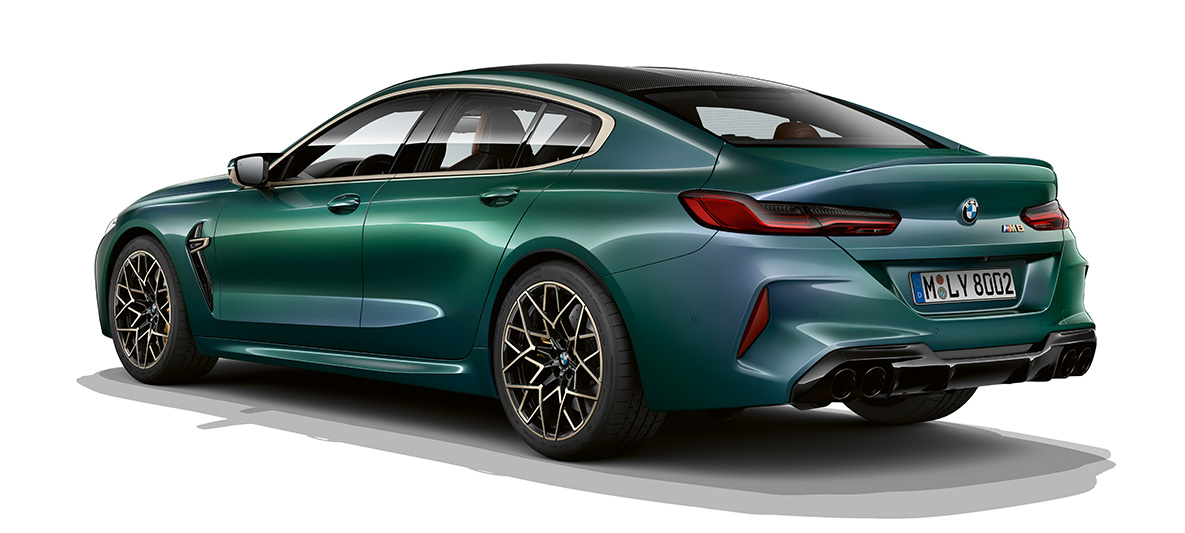 BMW M8 Gran kupė pirmoji laida trijų ketvirčių vaizdas iš galo BMW M8 Gran kupė pirmoji laida F93 2020 BMW Individual Aurora Diamond Green žalio metaliko spalvos, trijų ketvirčių vaizdas iš galo
