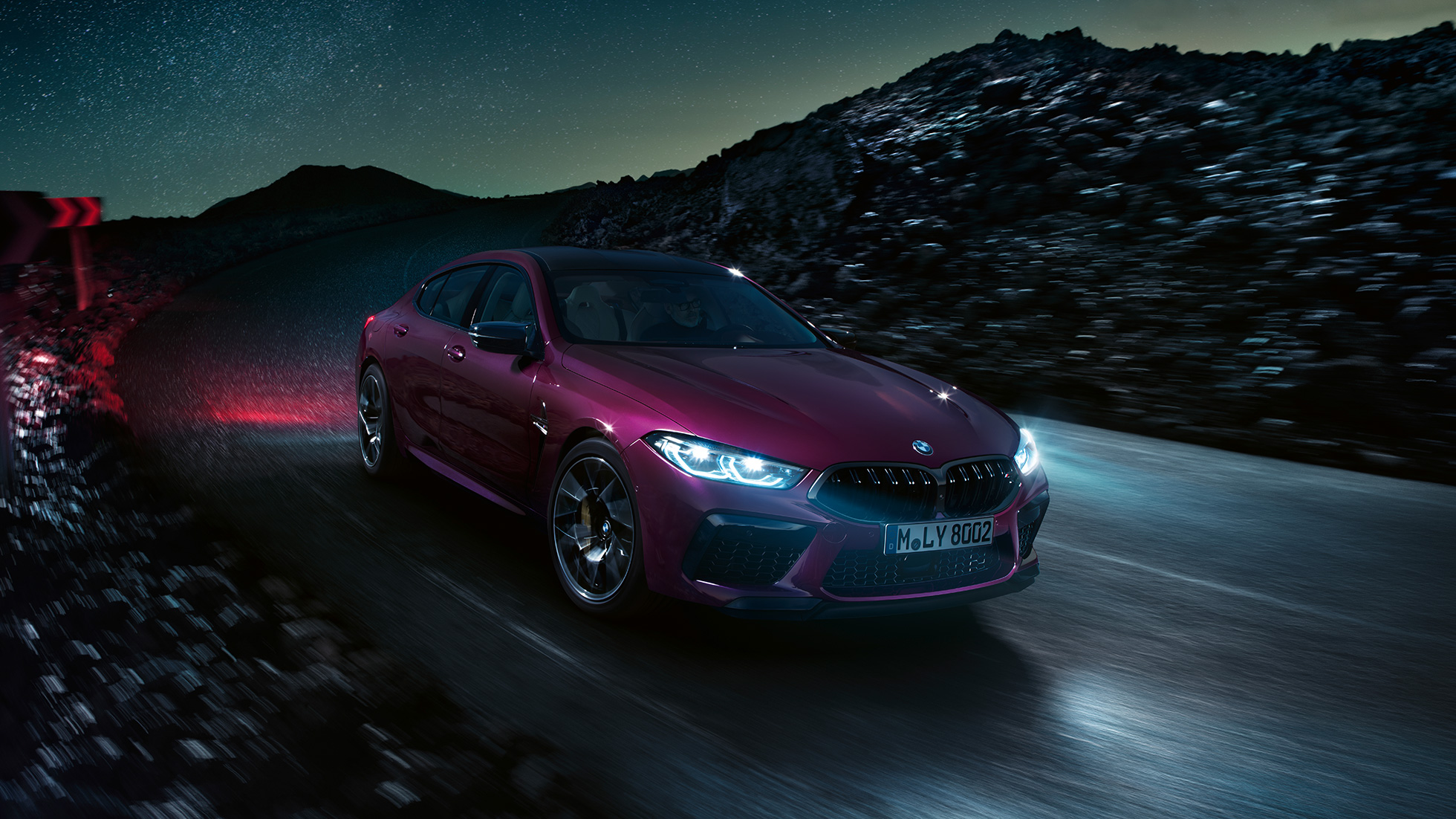 BMW M8 Competition Gran kupė trijų ketvirčių vaizdas iš priekio BMW M8 Competition Gran kupė 2020 F93 BMW Individual Ametrine metaliko spalvos trijų ketvirčių vaizdas iš priekio