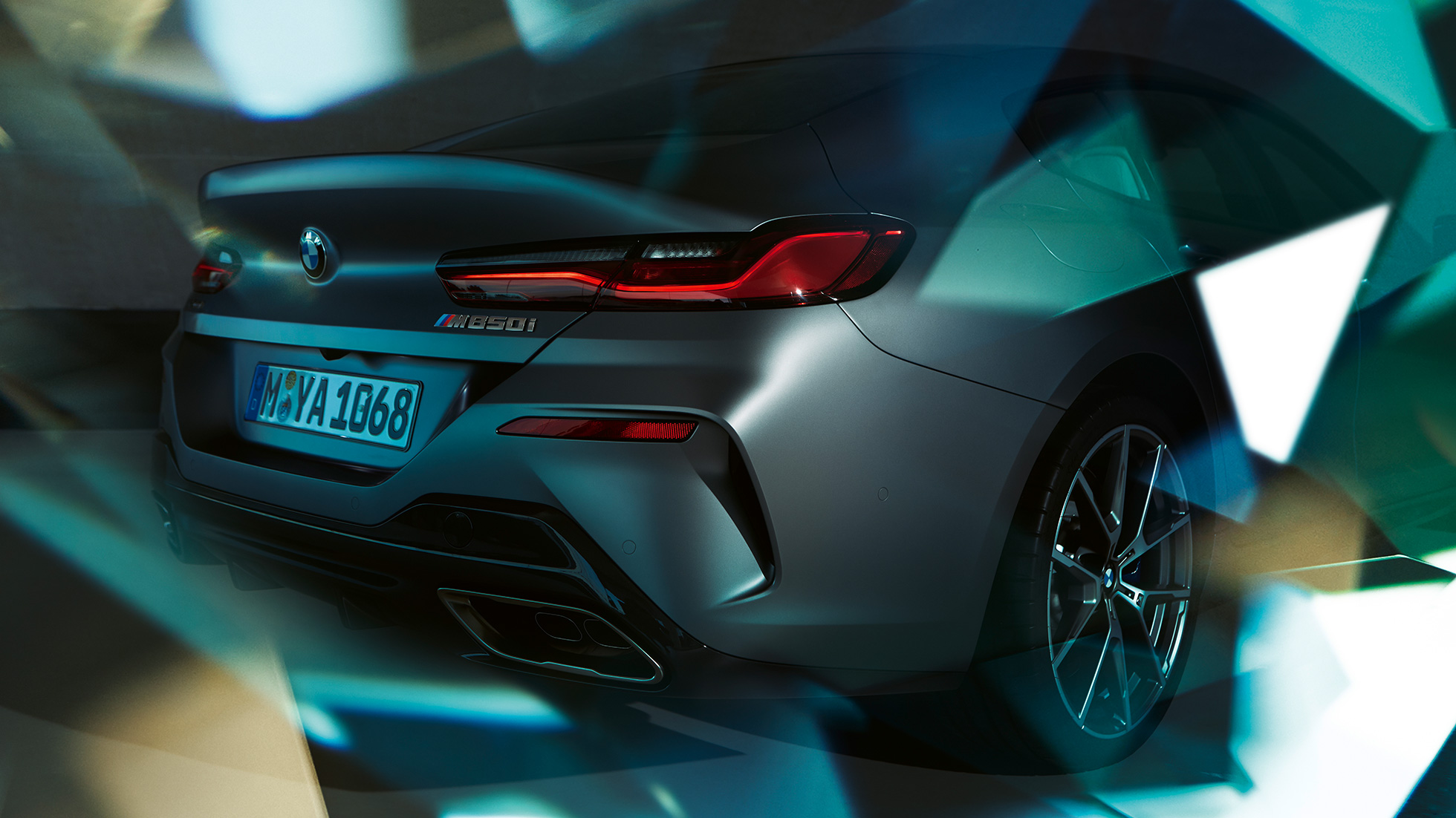BMW M850i xDrive Gran kupė G16 2019 BMW Individual Frozen Bluestone metaliko spalvos priartintas vaizdas iš galo BMW M850i xDrive Gran kupė priartintas vaizdas iš galo