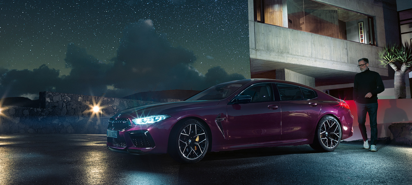 BMW M8 Competition Gran kupė BMW M8 Competition Gran kupė 2020 F93 BMW Individual Ametrine metaliko spalvos trijų ketvirčių vaizdas iš šono