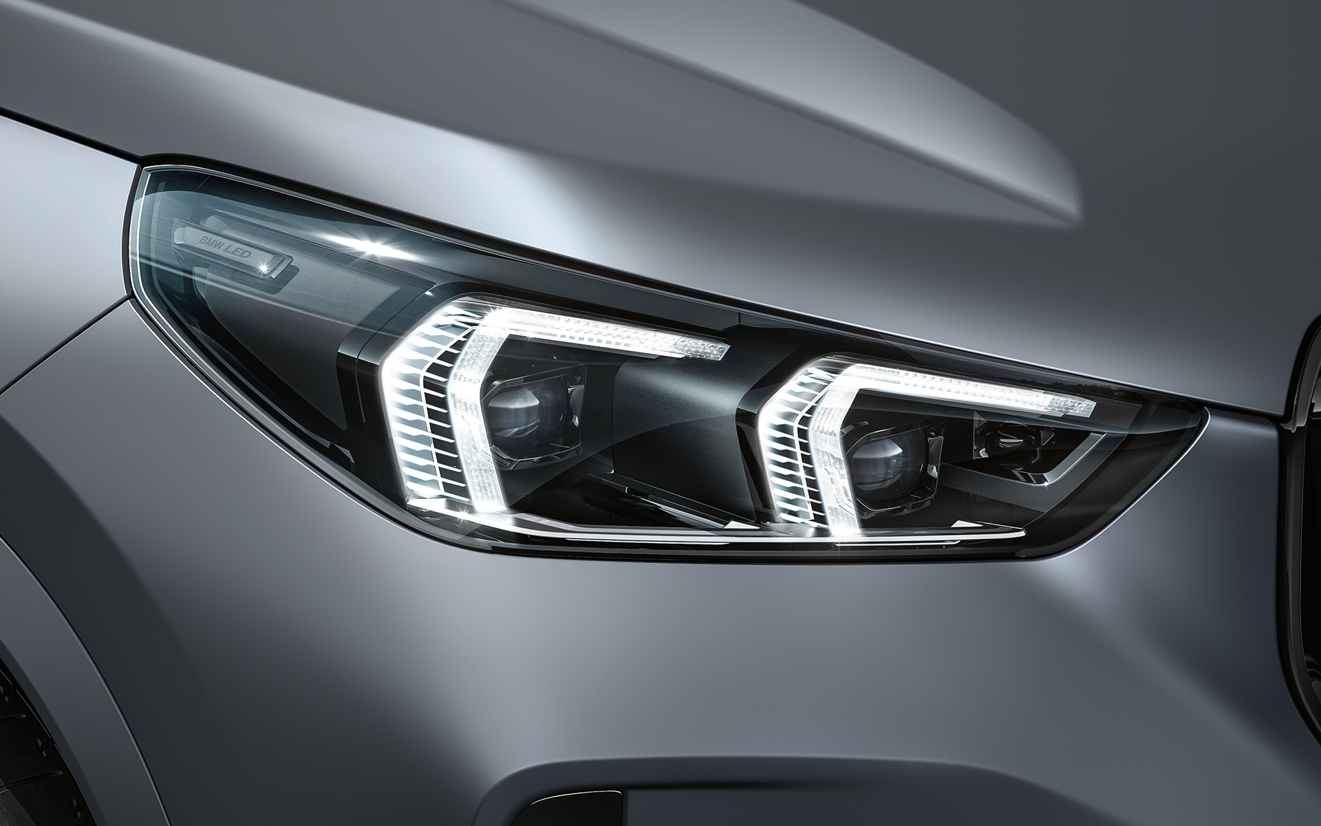 BMW X1 M35i xDrive LED priekiniai žibintai BMW X1 M35i xDrive eksterjeras LED priekiniai žibintai