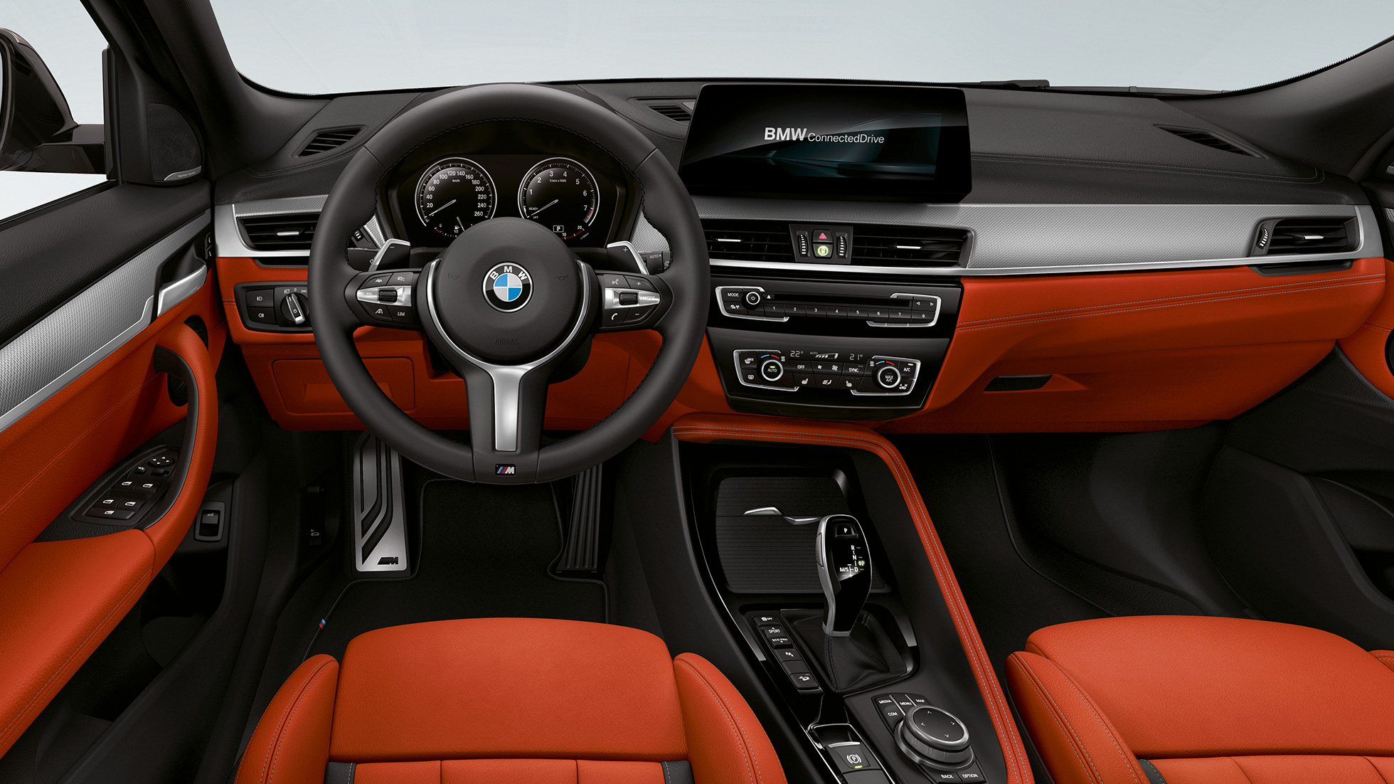 BMW X2 M35i vairuotojo erdvė BMW X2 M35i F39 interjeras, vairuotojo erdvė