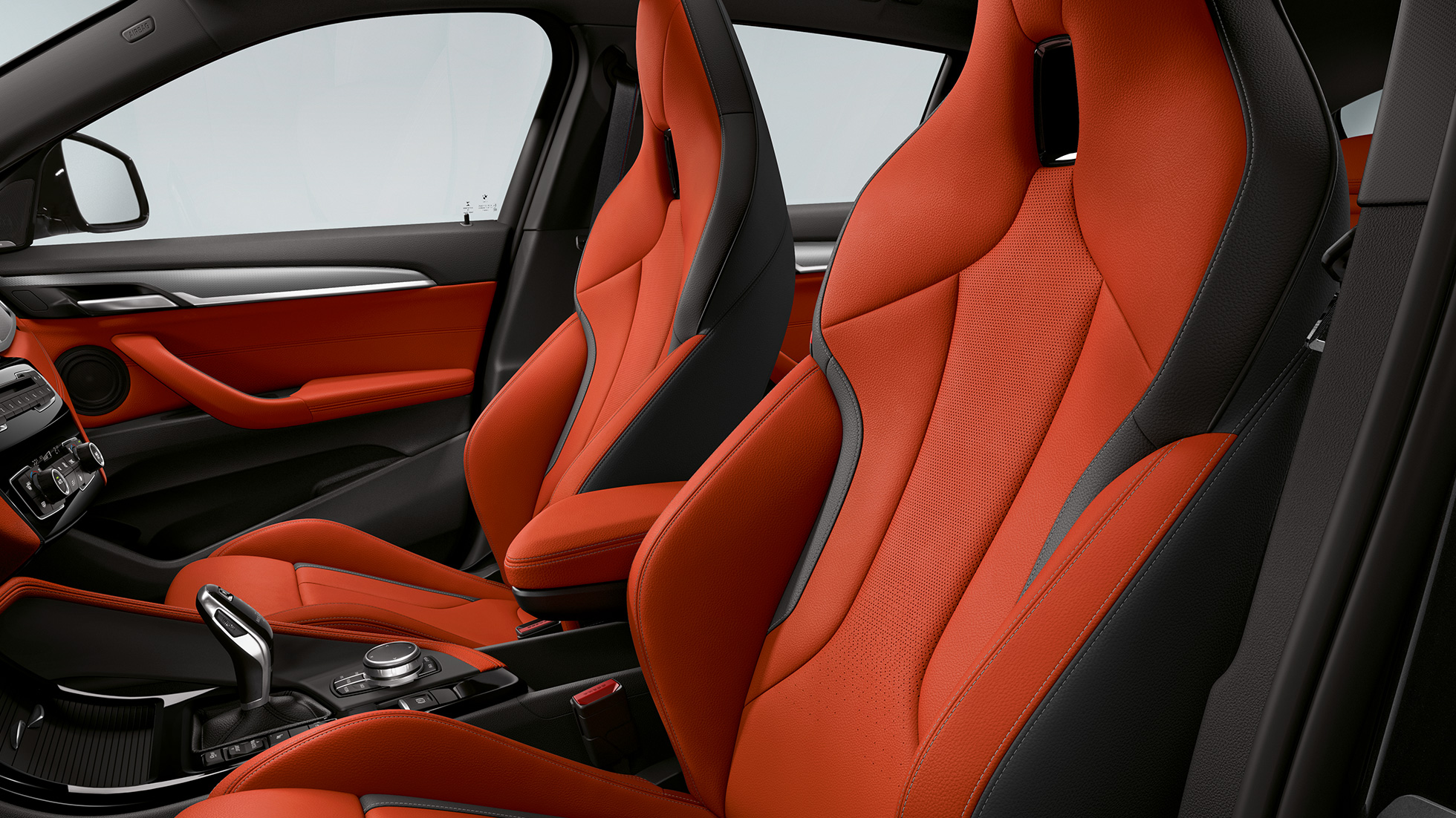 BMW X2 M35i M sportinės sėdynės BMW X2 M35i F39 interjeras, M sportinės sėdynės