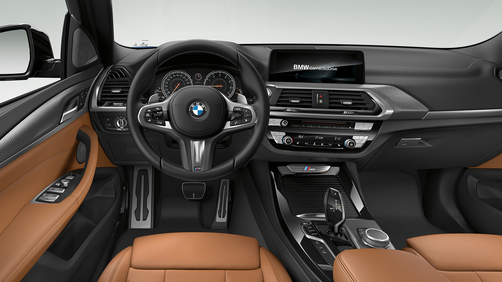 BMW X3 M40i ir BMW X3 M40d, salonas. BMW X3 M40i ir BMW X3 M40d, interjeras, salonas su M odiniu vairu ir M sportinėmis sėdynėmis.