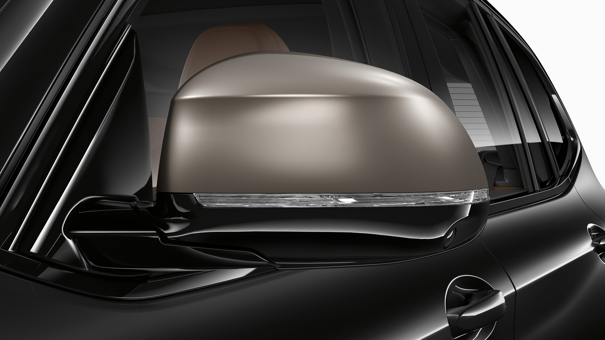 BMW X3 M40i ir BMW X3 M40d, veidrodėlių gaubtai. BMW X3 M40i ir BMW X3 M40d „Black Sapphire“ juodo metaliko spalvos, eksterjeras, cinkuoti „Cerium Grey“ pilkos spalvos veidrodėlių gaubtai.