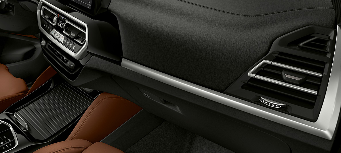 BMW Individual interjero apdaila BMW X3 M (F97) LCI Facelift 2021 BMW Individual juodos Piano Finish Black spalvos prietaisų skydelis, BMW X3 M (F97) LCI Facelift 2021