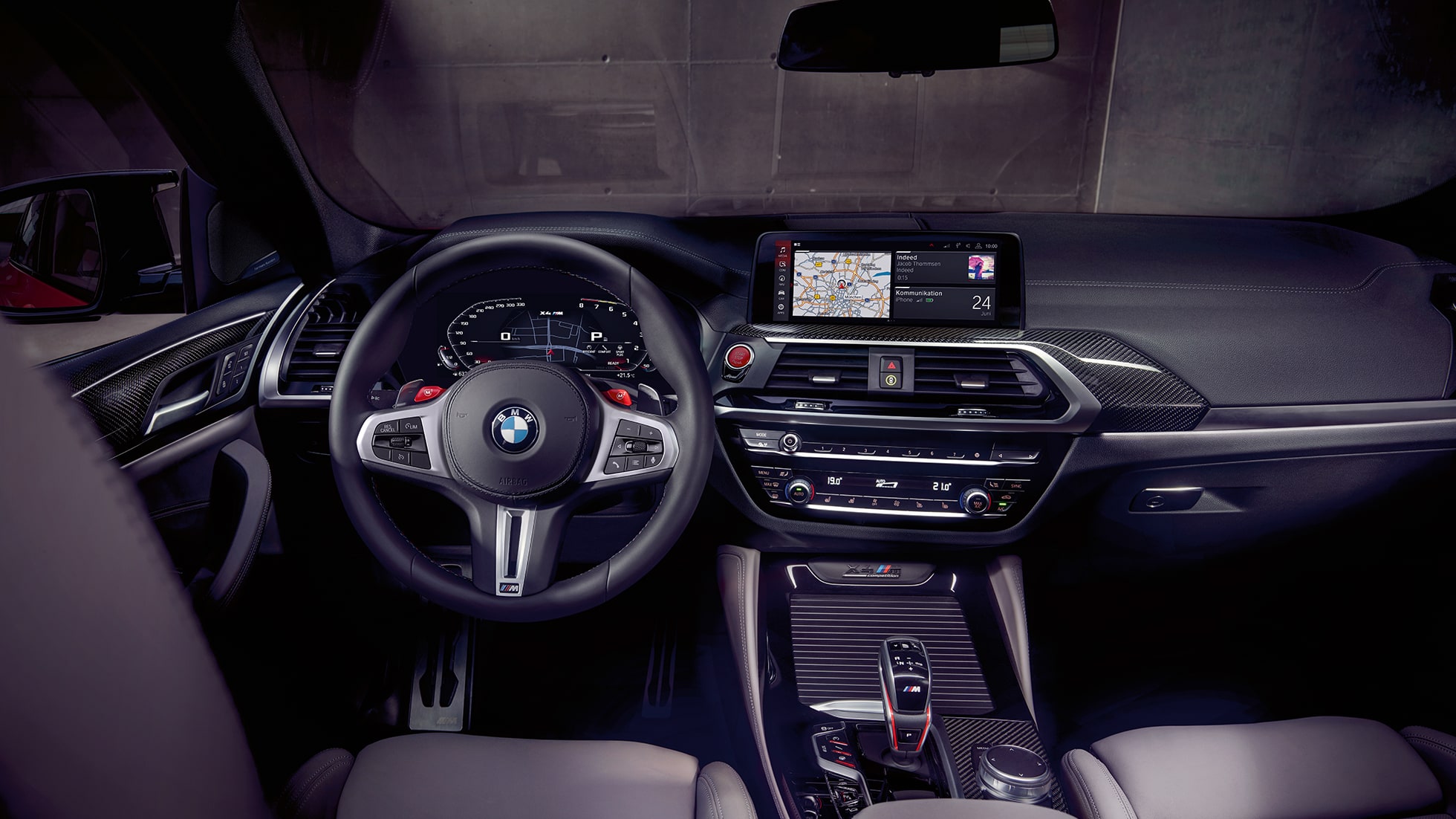 BMW X4 M Competition, išskirtinis salonas. BMW X4 M Competition, interjeras, išskirtinis salonas su M sportinėmis sėdynėmis ir odiniu M vairu.
