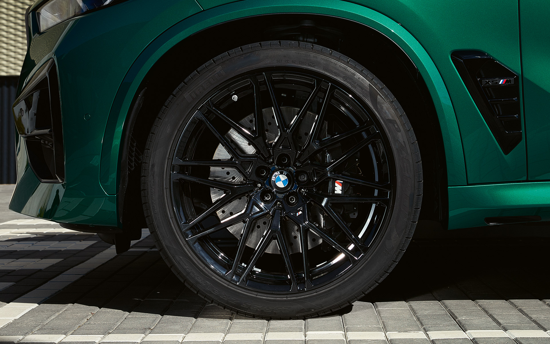 BMW X5 M Competition F95 21 / 22 colių skersmens M lengvojo lydinio Star spoke 818 M ratlankiai matinės juodos spalvos BMW X5 M Competition F95 2023 21/22 colių skersmens M lengvojo lydinio Star spoke 818 M ratlankiai juodos spalvos