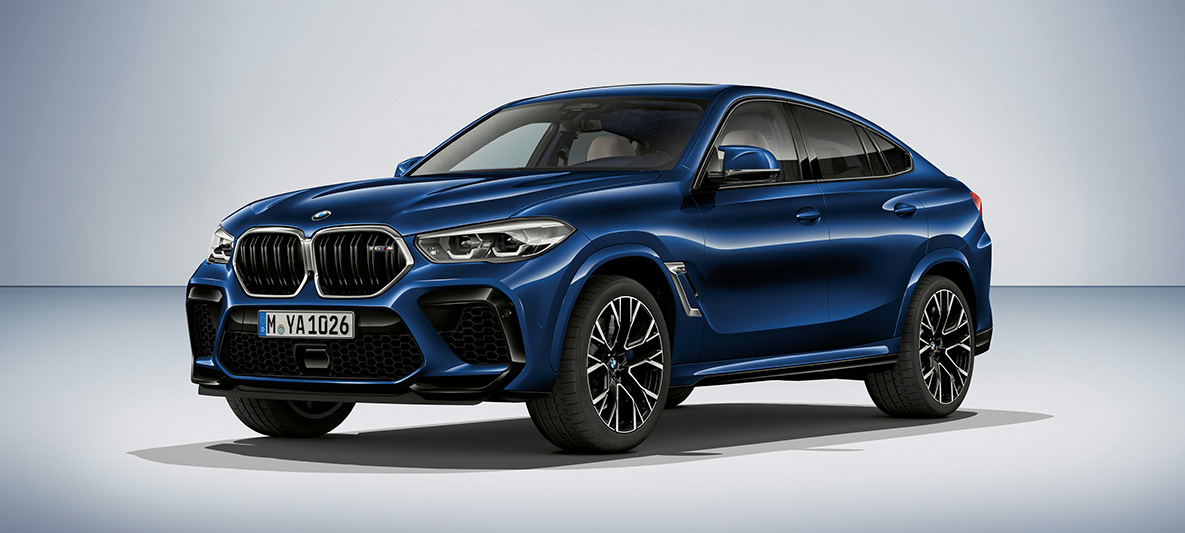 BMW X6 M BMW Individual Tanzanite Blue mėlynas metaliko spalvos BMW X6 M F96 SUV 2020 BMW Individual Tanzanite Blue metaliko trijų ketvirčių vaizdas iš šono