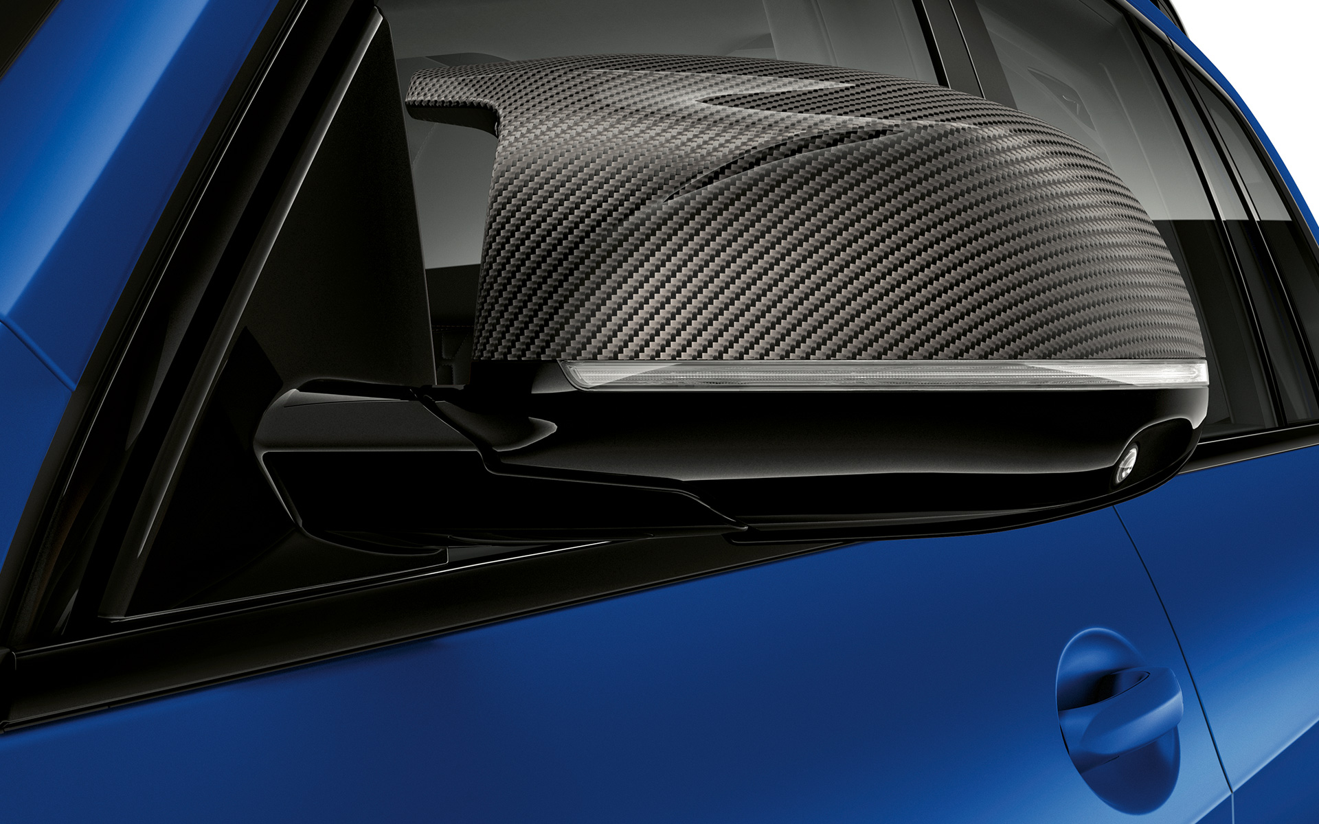 BMW X7 M60i xDrive G07 LCI M Carbon anglies pluošto veidrodėlių korpusai BMW X7 M60i xDrive G07 LCI M Carbon anglies pluošto veidrodėlių korpusų vaizdas iš arti