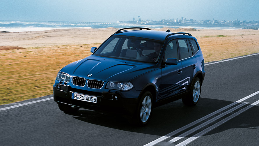 BMW X3 E83 pirmoji karta, automobilio gatvėje trijų ketvirčių vaizdas iš priekio BMW X serijos BMW X3 (E83) pirmoji karta, automobilio gatvėje trijų ketvirčių vaizdas iš priekio