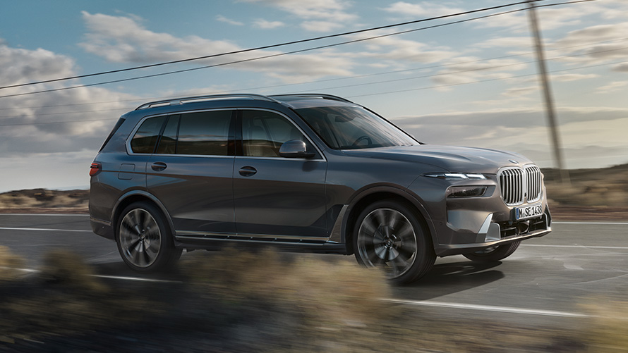 BMW X7 (G07) pirmoji karta, stovinčio automobilio trijų ketvirčių vaizdas iš priekio BMW X serijos BMW X7 (G07) pirmoji karta, stovinčio automobilio trijų ketvirčių vaizdas iš priekio