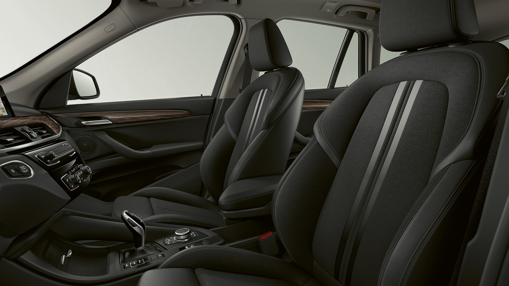 BMW X1, modelis Advantage, apmušalai. BMW X1, modelis Advantage, interjeras su apmušalais stambiu planu.