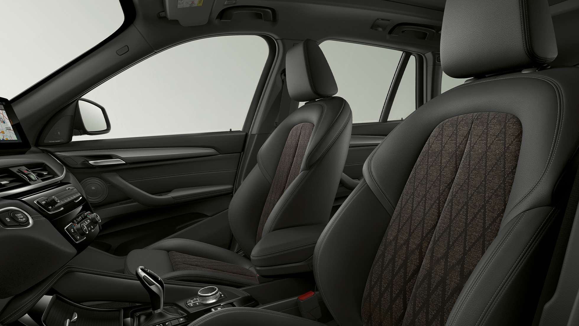 BMW X1, modelis xLine, apmušalai. BMW X1, modelis xLine, interjeras su apmušalais stambiu planu.