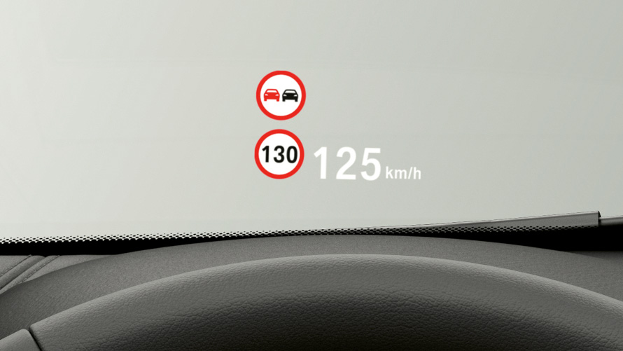 BMW X1, BMW projekcinis ekranas. BMW X1 interjeras, BMW projekcinio ekrano vaizdas.