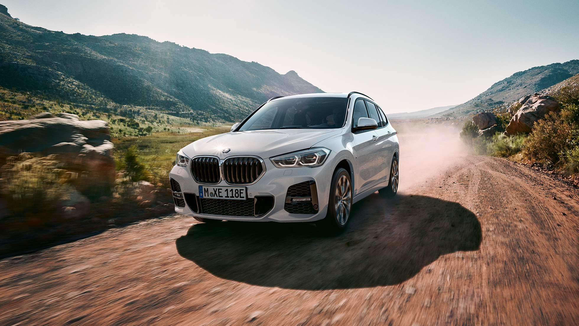 BMW X1 xDrive25e F48 iš tinklo įkraunamas hibridas BMW X1 xDrive25e F48 2019 iš tinklo įkraunamas hibridas kelyje