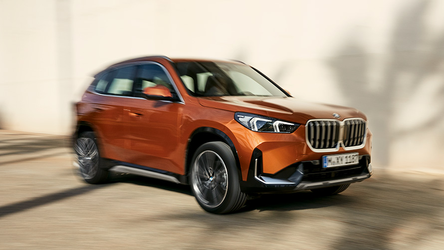 Vairavimo dinamika BMW X1 U11 ICE xLine 2022 BMW X1 U11 ICE 2022 xLine Utah oranžinės metalizuotos spalvos vairavimo dinamika