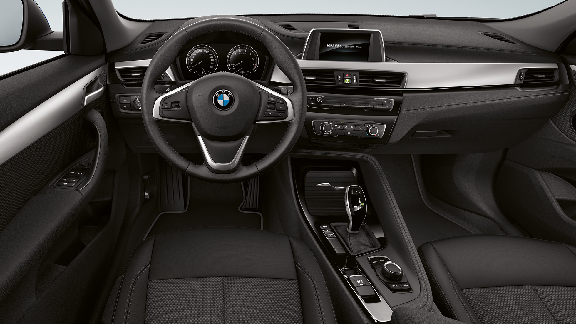 BMW X2 sDrive20i modelio Advantage vairuotojo erdvė BMW X2 sDrive20i modelio Advantage 2018 F39 interjeras, vairuotojo erdvė