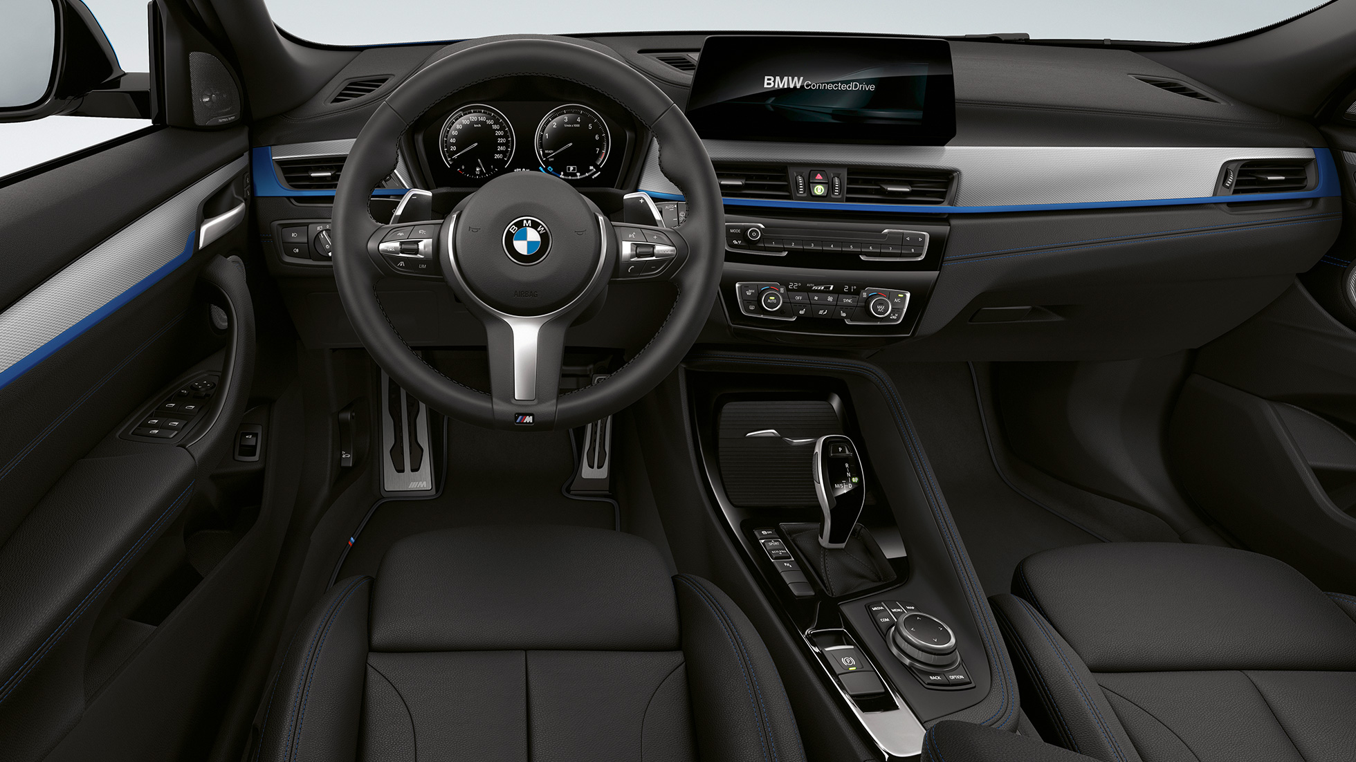 BMW X2 sDrive20i modelio M Sport vairuotojo erdvė BMW X2 sDrive20i modelio M Sport 2018 F39 interjeras, vairuotojo erdvė