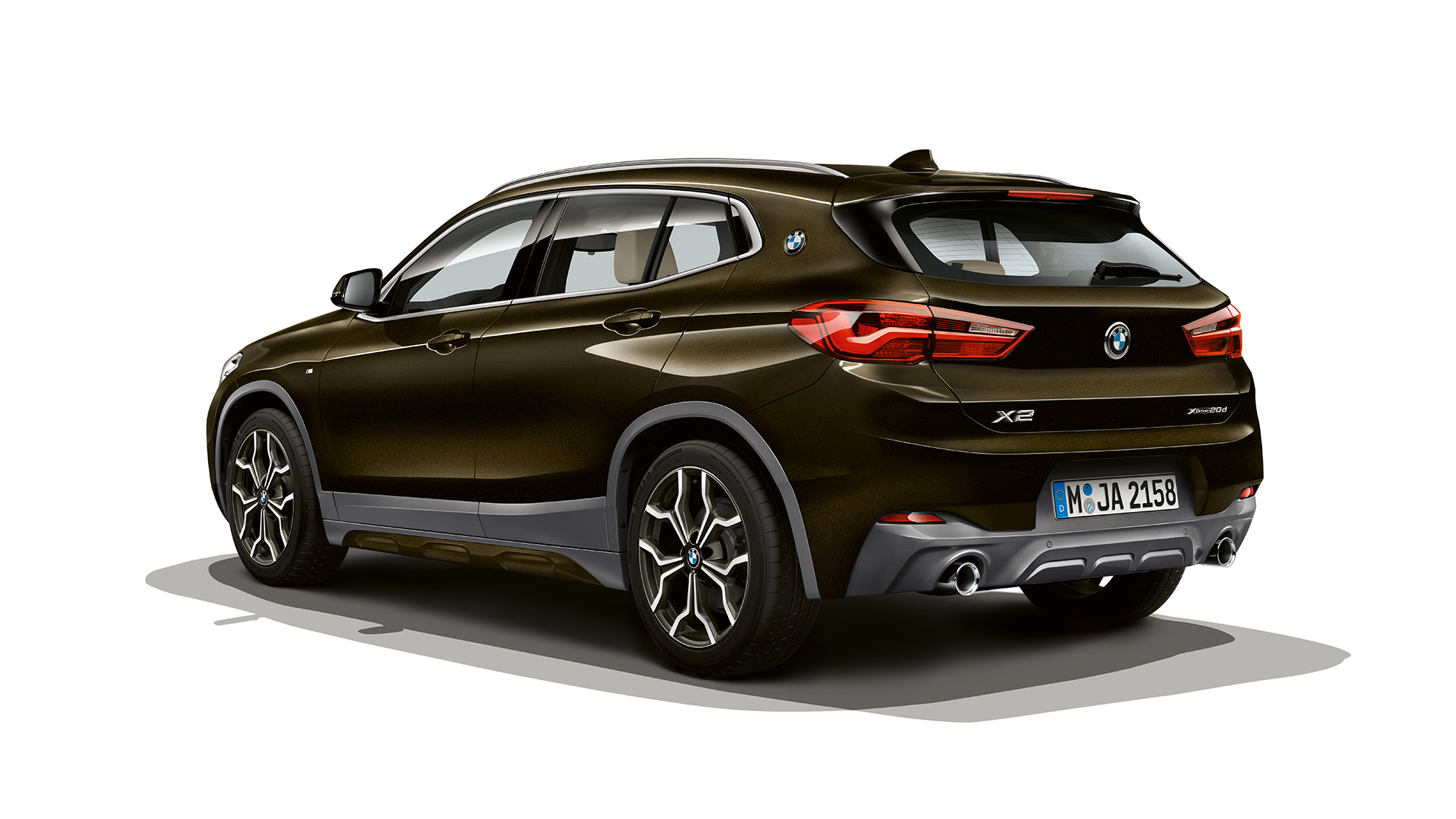 BMW X2 sDrive20i modelio M Sport X trijų ketvirčių vaizdas iš galo BMW X2 sDrive20i modelio M Sport X 2018 F39 Sparkling Storm brilliant effect trijų ketvirčių vaizdas iš galo